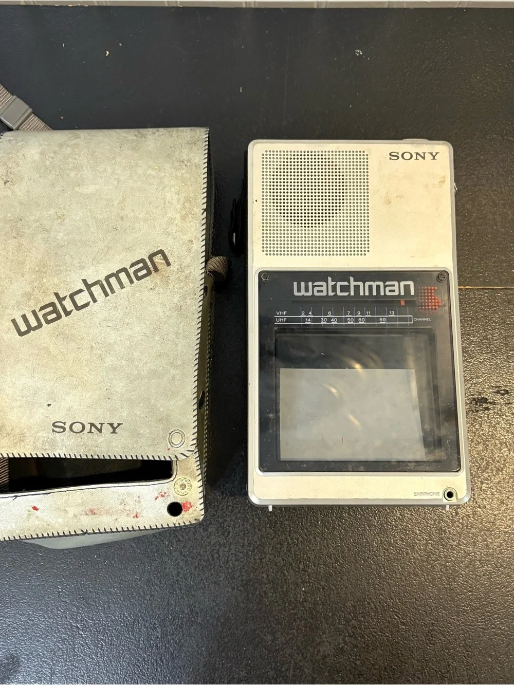 Sony Watchman Model FD-40A Black & White Analog Portable Television
